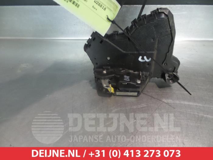 Toyota Auris Deurslot Mechaniek 4Deurs links-voor O279914