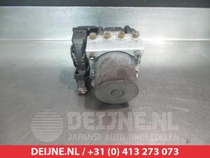 Toyota Previa ABS pump O338401 photo 2