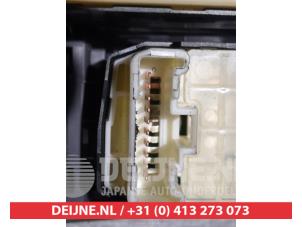 Daihatsu Cuore Elektrisch Raam Schakelaar O311339 foto 4