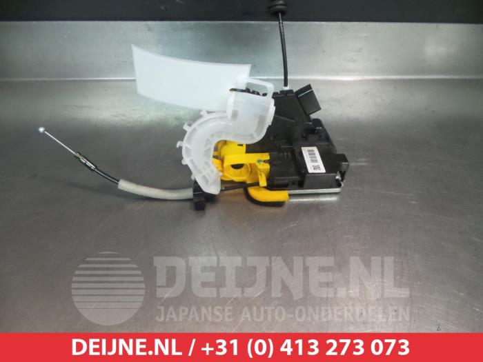 Kia Ceed Deurslot Mechaniek 4Deurs rechts-voor O280927