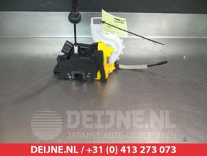 Kia Ceed Front door lock mechanism 4-door, right O280927 photo 2