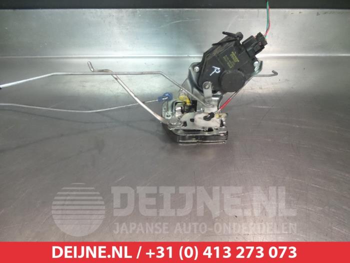 Suzuki Jimny Door lock mechanism 2-door, right O279268