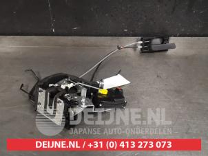 Gebruikte Deurslot Mechaniek 4Deurs links-voor Kia Rio II (DE) 1.4 16V Prijs € 50,00 Margeregeling aangeboden door V.Deijne Jap.Auto-onderdelen BV