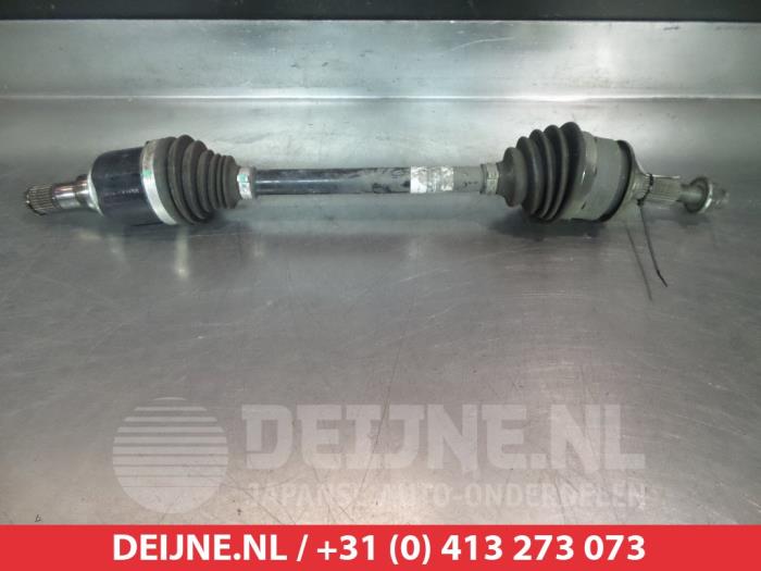 Suzuki Swift Aandrijfas links-voor O318548
