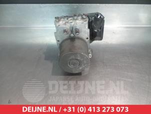 Toyota Urban Cruiser ABS pump O338527 photo 2