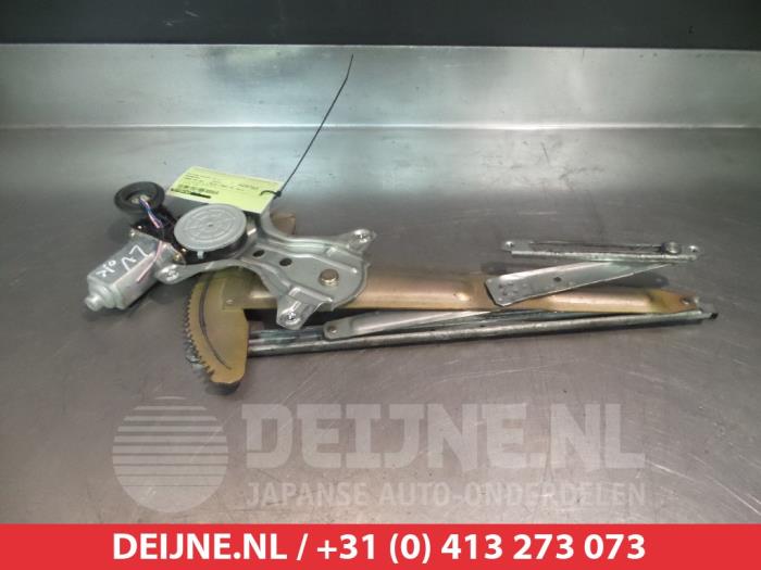 Daihatsu Young RV Ruitmechaniek 4Deurs links-voor O275938