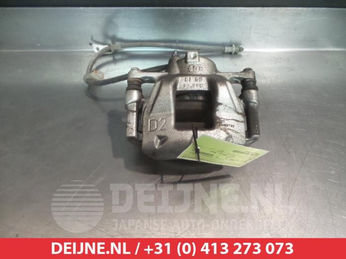 Toyota Auris Bremszange rechts vorne O326993