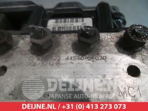 Toyota Corolla Verso ABS Pomp O338431 foto 3
