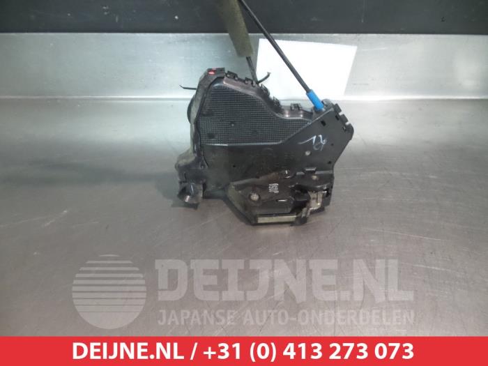 Toyota Corolla Verso Deurslot Mechaniek 4Deurs rechts-voor O281199