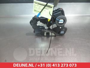 Toyota Corolla Verso Front door lock mechanism 4-door, right O281199 photo 2