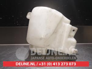 Daihatsu Sirion Scheibensprühertank vorne O340733 foto 2