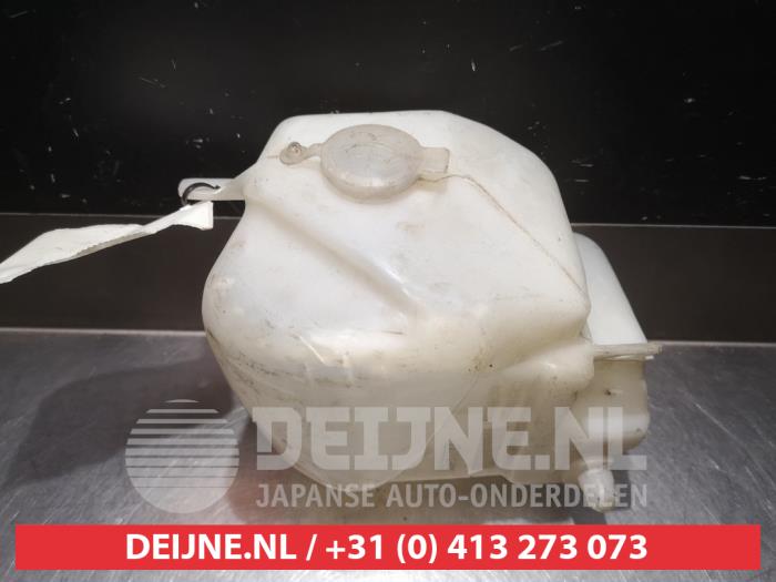 Daihatsu Sirion Ruitensproeiertank voor O340736