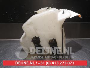 Daihatsu Sirion Ruitensproeiertank voor O340736 foto 2