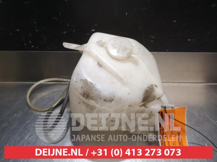 Daihatsu Young RV Ruitensproeiertank voor O340739