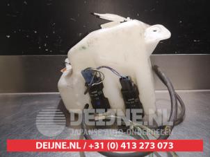 Daihatsu Young RV Ruitensproeiertank voor O340739 foto 2
