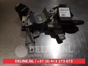 Mitsubishi Colt Ignition lock + key O335565 photo 2