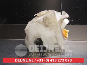 Daihatsu Sirion Ruitensproeiertank voor O340732 foto 2