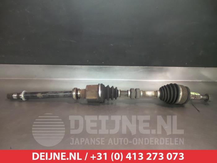 Nissan Primera Aandrijfas rechts-voor O319264