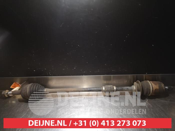 Gebruikte Aandrijfas rechts-voor Nissan Almera (N16) 1.5 16V Prijs € 40,00 Margeregeling aangeboden door V.Deijne Jap.Auto-onderdelen BV