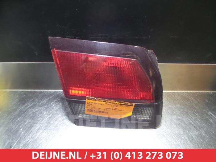 Mazda 626 Heckklappenreflektor links O296933