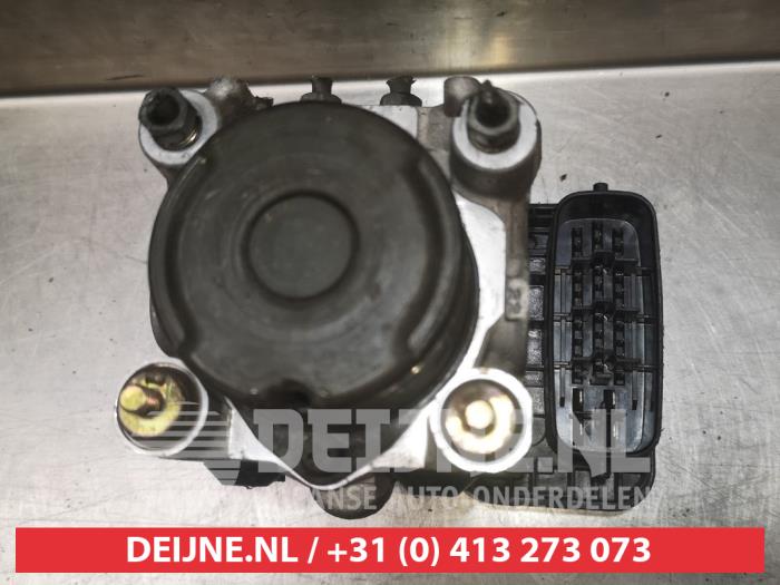 Gebruikte ABS Pomp Toyota RAV4 (A2) 2.0 D-4D 16V 4x4 Prijs € 75,00 Margeregeling aangeboden door V.Deijne Jap.Auto-onderdelen BV