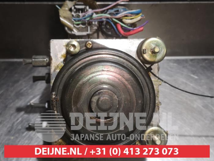 Gebruikte ABS Pomp Daihatsu Terios (J1) 1.3 16V 4x4 Prijs € 25,00 Margeregeling aangeboden door V.Deijne Jap.Auto-onderdelen BV