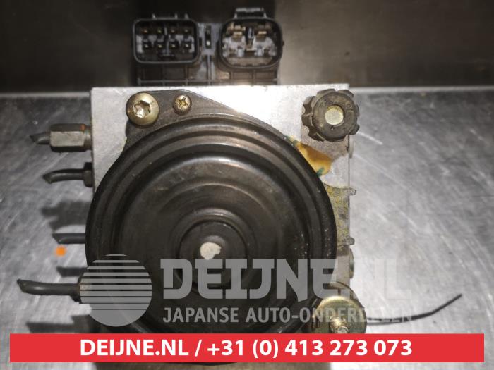 Gebruikte ABS Pomp Daihatsu Terios (J1) 1.3 16V 4x4 Prijs € 25,00 Margeregeling aangeboden door V.Deijne Jap.Auto-onderdelen BV