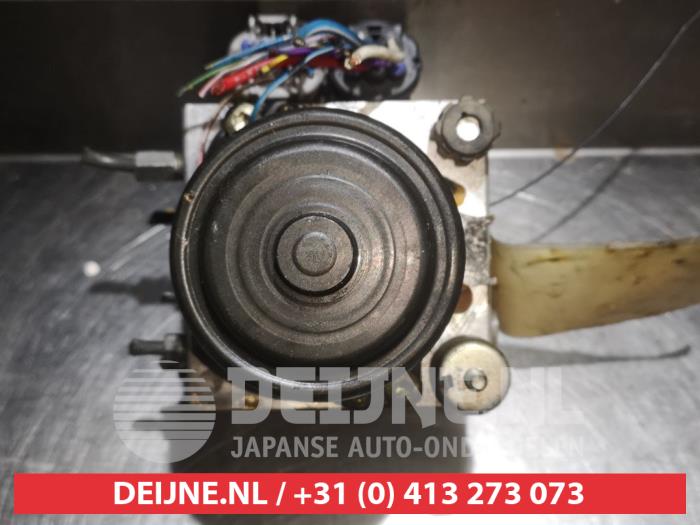 Gebruikte ABS Pomp Daihatsu Terios (J1) 1.3 16V 4x4 Prijs € 25,00 Margeregeling aangeboden door V.Deijne Jap.Auto-onderdelen BV