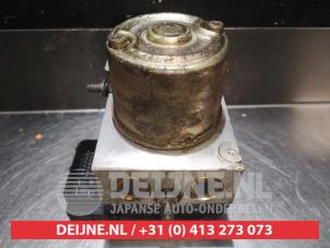Daihatsu Sirion ABS pump O338240 photo 2