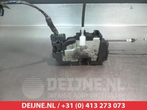 Nissan Navara Front door lock mechanism 4-door, right O280840 photo 2
