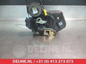 Toyota Corolla Türschlossmechanik 4-türig rechts hinten O281835 foto 2