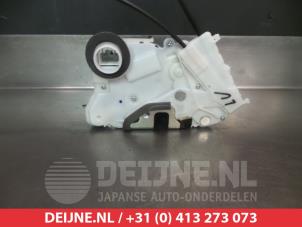 Toyota Verso-S Door lock mechanism 4-door, front left O279932 photo 2