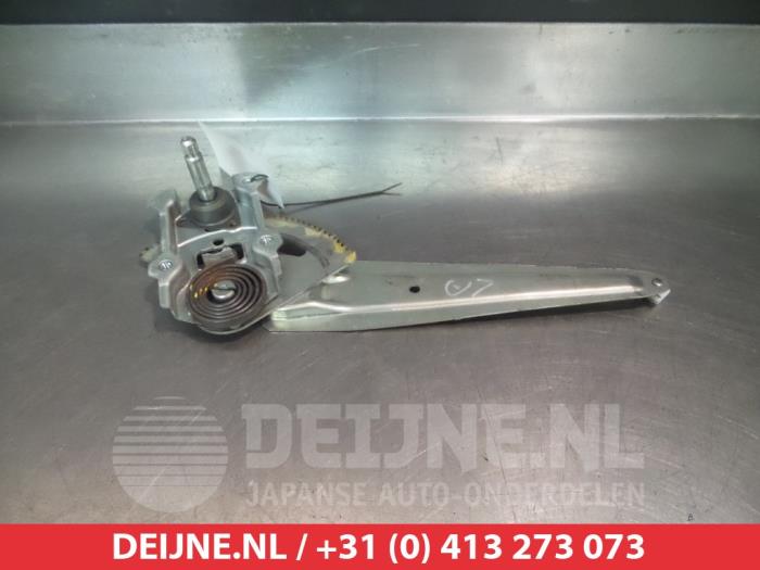 Toyota Verso-S Ruitmechaniek 4Deurs links-achter O290981