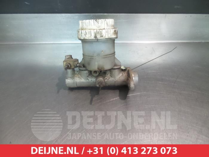 Gebruikte Hoofdremcilinder Mitsubishi Pajero Hardtop (V1/2/3/4) 2.5 D,TD Prijs € 35,00 Margeregeling aangeboden door V.Deijne Jap.Auto-onderdelen BV