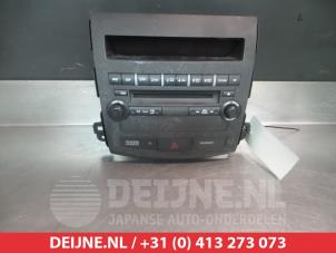 Gebruikte Radiobedienings paneel Mitsubishi Outlander (CW) 2.4 16V Mivec 4x2 Prijs € 50,00 Margeregeling aangeboden door V.Deijne Jap.Auto-onderdelen BV