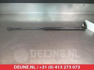 Gebruikte Kofferdekseldemper rechts-achter Hyundai i30 (FD) 1.4 CVVT 16V Prijs € 15,00 Margeregeling aangeboden door V.Deijne Jap.Auto-onderdelen BV