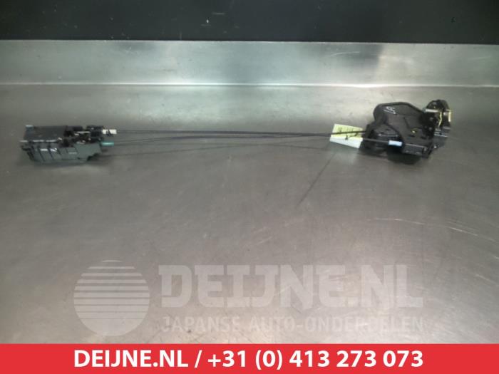 Toyota Corolla Deurslot Mechaniek 4Deurs links-achter O280537