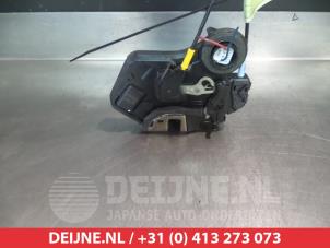 Toyota Corolla Türschlossmechanik 4-türig links hinten O280537 foto 2