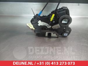 Toyota Avensis Front door lock mechanism 4-door, right O281221 photo 2