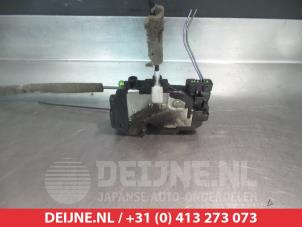 Nissan Navara Door lock mechanism 4-door, front left O279528 photo 2