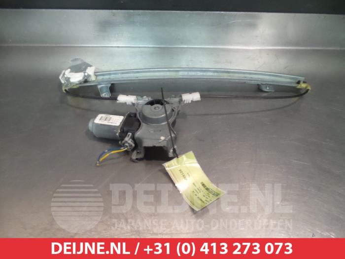 Nissan Navara Rear door window mechanism 4-door, left O290474