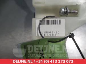 Mitsubishi Colt Steering column stalk O308885 photo 3
