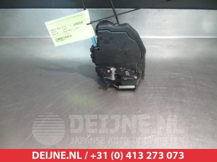 Toyota Verso Deurslot Mechaniek 4Deurs links-achter O280594