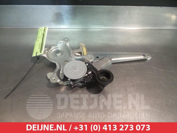 Toyota Urban Cruiser Ruitmechaniek 4Deurs rechts-achter O291770