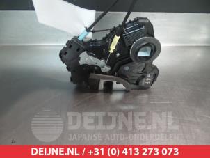 Toyota Urban Cruiser Front door lock mechanism 4-door, right O281239 photo 2