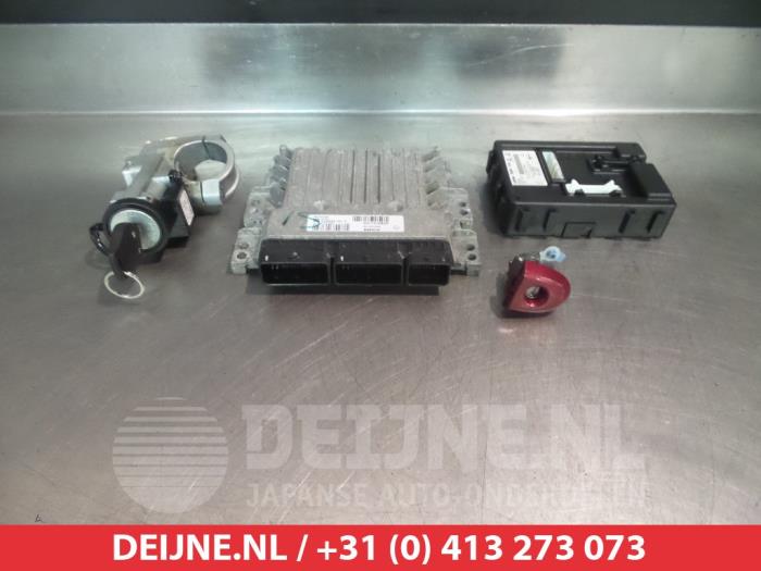 Nissan Juke Engine management computer O344527