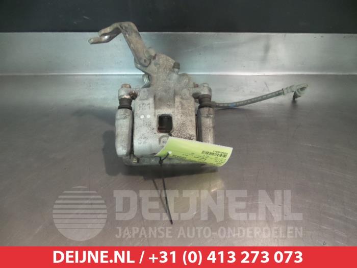 Mazda CX-3 Remklauw (Tang) links-achter O376031