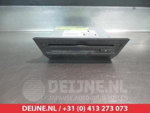 Gebruikte CD Speler Mazda CX-3 (DJ/DK) 1.5 Skyactiv D 105 16V Prijs € 25,00 Margeregeling aangeboden door V.Deijne Jap.Auto-onderdelen BV