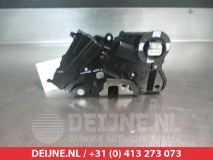 Daihatsu Materia Front door lock mechanism 4-door, right O281106 photo 2