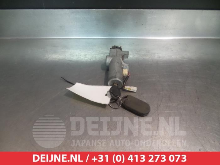 Nissan Pathfinder Kontaktslot+Sleutel O335106